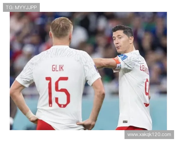 博涅克：莱万在巴萨只能做替补